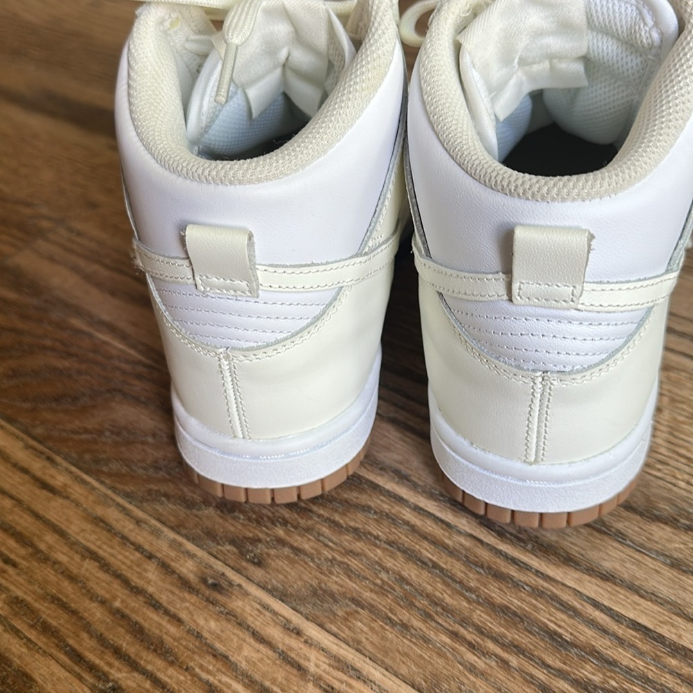 Nike Women's Dunk High Retro Casual Sneakers DD 1869 White Size 6 EUC - Picture 6 of 9